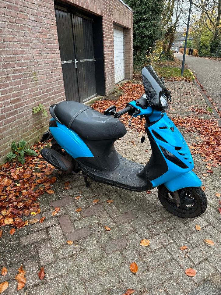 Scooter Piaggio ZIP 4t, Fietsen en Brommers, Scooters | Piaggio, Gebruikt, Zip, Benzine, Ophalen