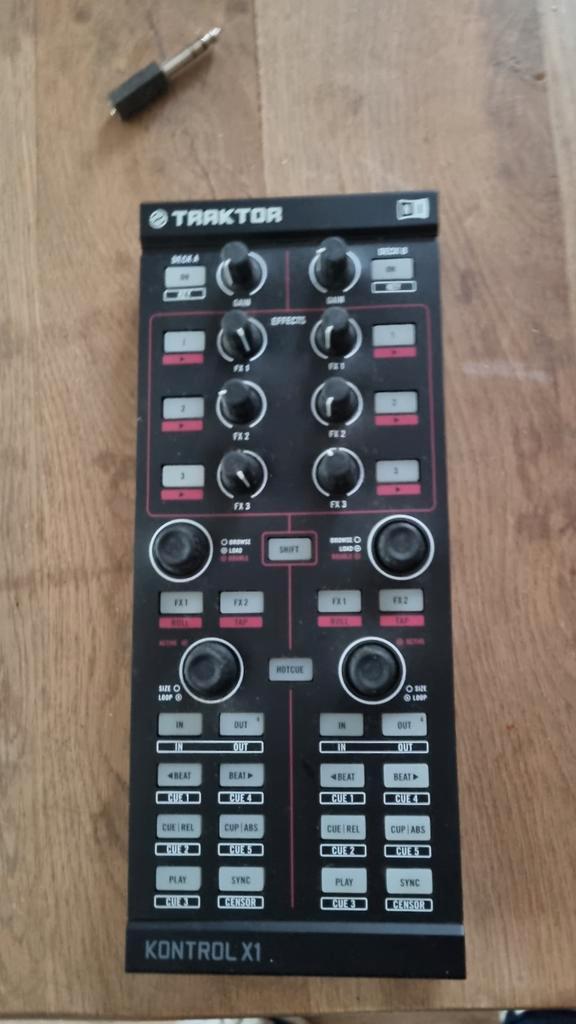 Native Instruments Traktor Kontrol X1, Muziek en Instrumenten, Dj-sets en Draaitafels, Gebruikt, Dj-set, Overige merken, Ophalen of Verzenden