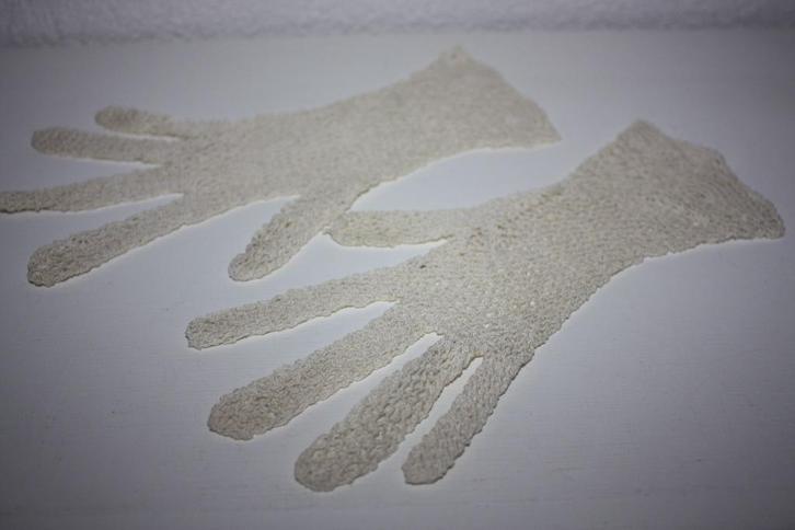 Oude gehaakte crème kleurige handschoenen, Antiek en Kunst, Antiek | Kleding en Accessoires, Ophalen of Verzenden