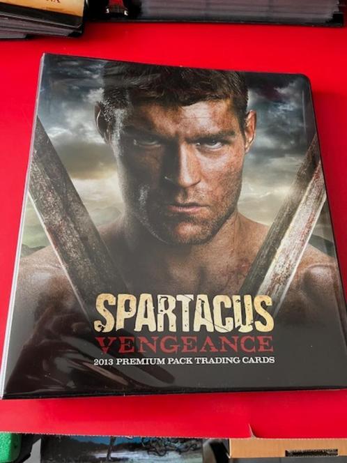 Spartacus Vengeance Trading Cards + Binder, Verzamelen, Film en Tv, Nieuw, Tv, Foto of Kaart, Verzenden