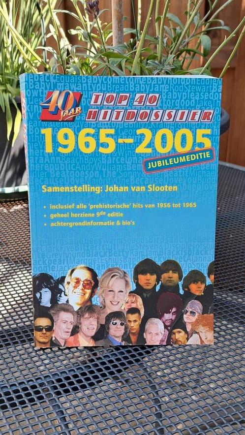 Boek 40 jaar  Top 40 hitdossier  jubileumeditie, Boeken, Muziek, Zo goed als nieuw, Ophalen of Verzenden