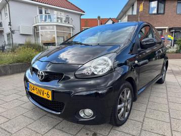 Toyota Aygo 1.0 12V Vvt-i Dynamic Navigator 5 deurs!! beschikbaar voor biedingen