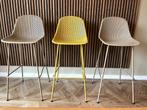Kave Home Barkruk Quinby 75cm - 1x geel, 2x beige, Huis en Inrichting, Barkrukken, Ophalen, 60 tot 90 cm, Zo goed als nieuw, Metaal