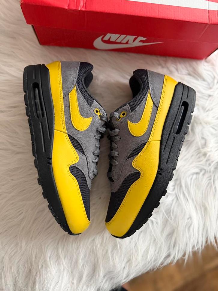 Nike Air Max 1  grijs geel zwart EU 44 airmax one 90, Kleding | Heren, Schoenen, Nieuw, Sneakers of Gympen, Overige kleuren, Ophalen of Verzenden