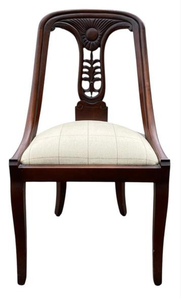 6 antieke stoelen beschikbaar voor biedingen