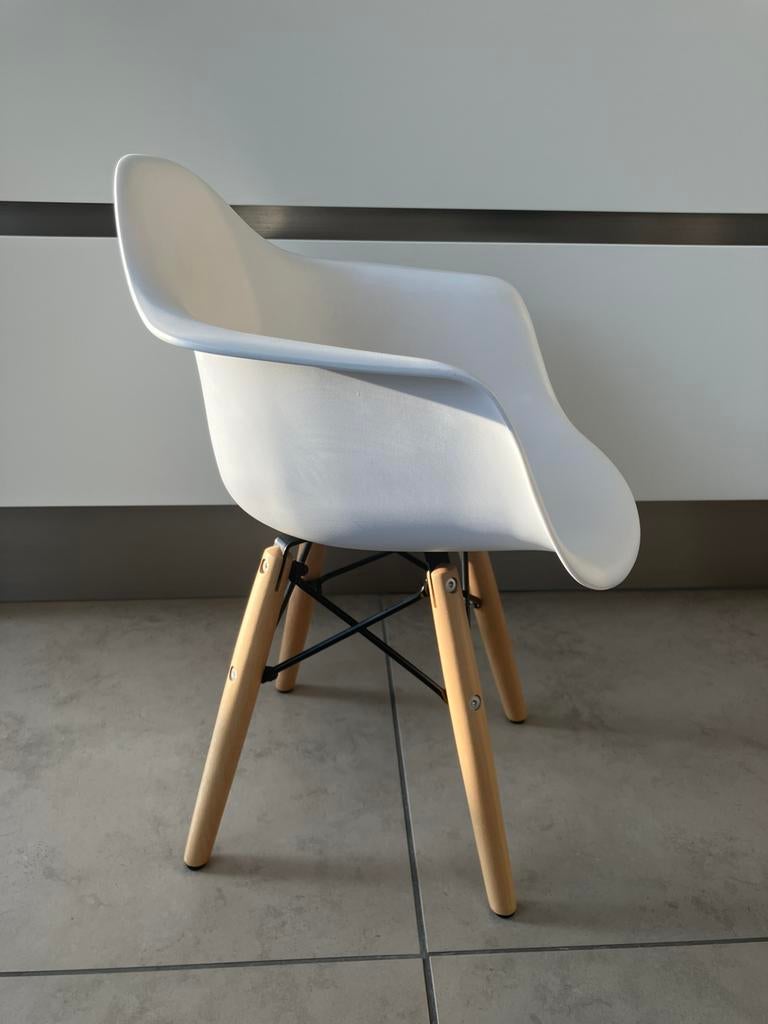 Kuipstoel kind wit (model als eames daw), Kinderen en Baby's, Ophalen, Zo goed als nieuw, Stoel(en)