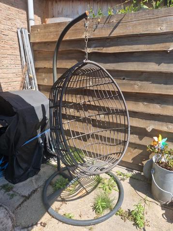 hangstoel zonder kussen.  beschikbaar voor biedingen