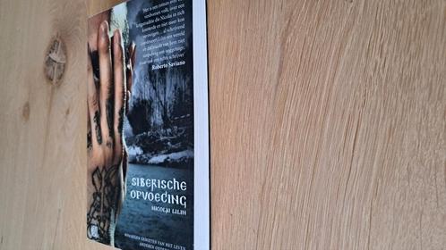 Nicolai Lilin - Siberische opvoeding, Boeken, Literatuur, Zo goed als nieuw, Nederland, Ophalen of Verzenden