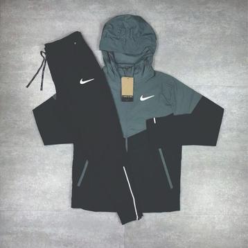 Nike Trainingspak Nieuw beschikbaar voor biedingen