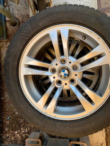 Bmw x3 winterbanden twee banden zijn lek zie foto’s  beschikbaar voor biedingen