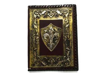 Oude documentenmap map met een Franse lelie beschikbaar voor biedingen