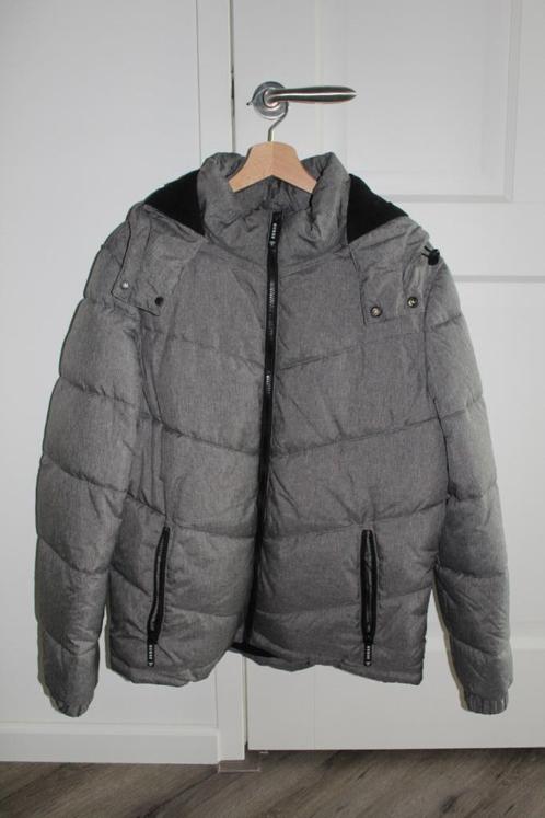 Guess waterproof winter jacket with hood / winterjas. 48, Kleding | Heren, Jassen | Winter, Nieuw, Maat 48/50 (M), Grijs, Ophalen