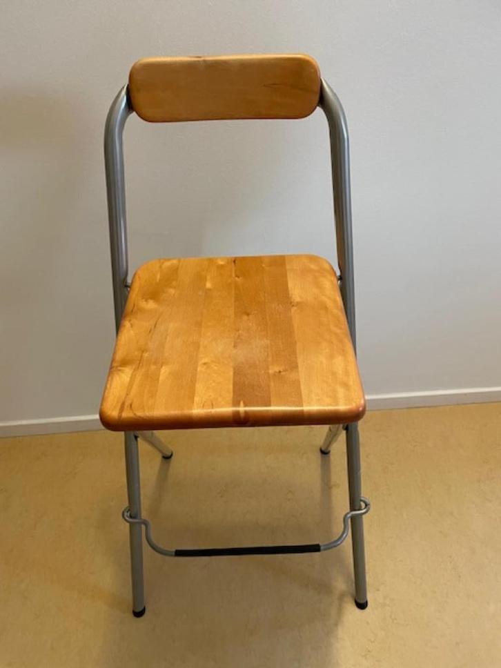 Barkruk inklapbaar, gelakt grenen hout, metalen buizen, Huis en Inrichting, Barkrukken, Zo goed als nieuw, 90 cm of meer, Hout