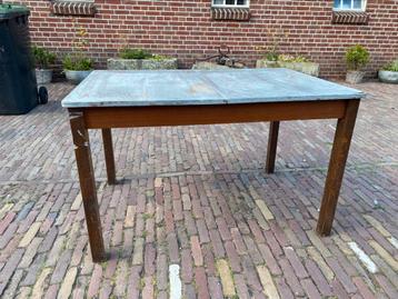 Degelijke klustafel beschikbaar voor biedingen