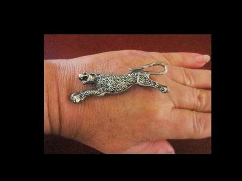 Bijzonder 6cm Zilveren Broche Figuur Panter/Marcasietstenen!, Sieraden, Tassen en Uiterlijk, Antieke sieraden, Broche, Zilver