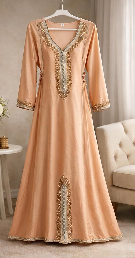 Perzikroze Arabische jurk - Eid Ramadan Emirati style, Kleding | Dames, Jurken, Nieuw, Maat 42/44 (L), Roze, Onder de knie, Ophalen of Verzenden