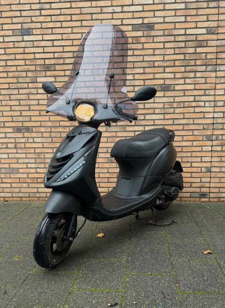 Zip 80cc, Fietsen en Brommers, Scooters | Piaggio, Zo goed als nieuw, Zip, Benzine, Ophalen of Verzenden