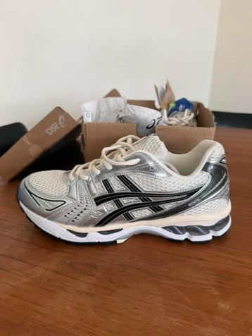 Asics Gel-Kayano 14 maat 43.5 beschikbaar voor biedingen
