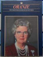 Boek - ORANJE - ons vorstenhuis door de eeuwen heen, Ophalen, Zo goed als nieuw, Nederland, Tijdschrift of Boek