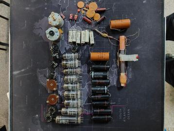 Oude elektronische onderdelen beschikbaar voor biedingen