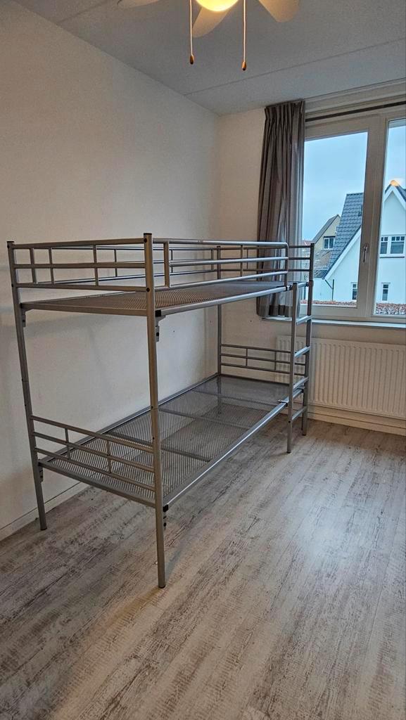 Stapelbed 80x200 - Ideaal voor kleine ruimtes!, Huis en Inrichting, Slaapkamer | Bedden, Gebruikt, Eenpersoons, 80 cm, 200 cm