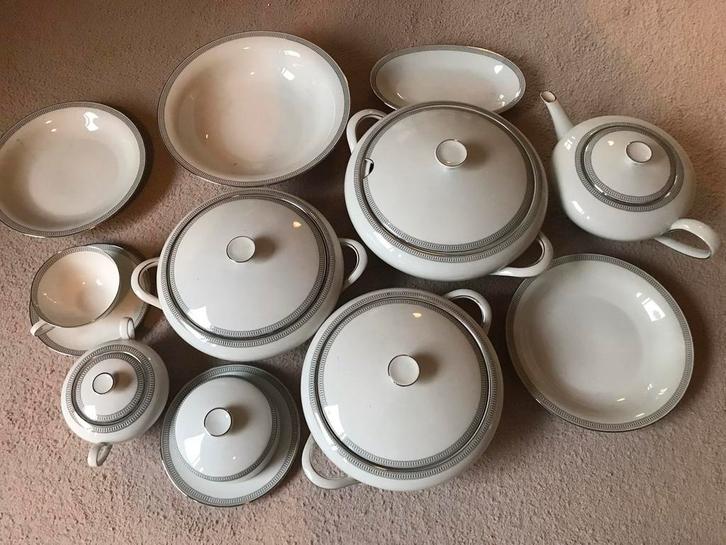 Tirschenreuth Bavaria servies – model 3056 (12-delig), Antiek en Kunst, Antiek | Servies compleet, Ophalen