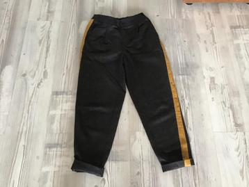Joggingbroek met bies - Maat M beschikbaar voor biedingen