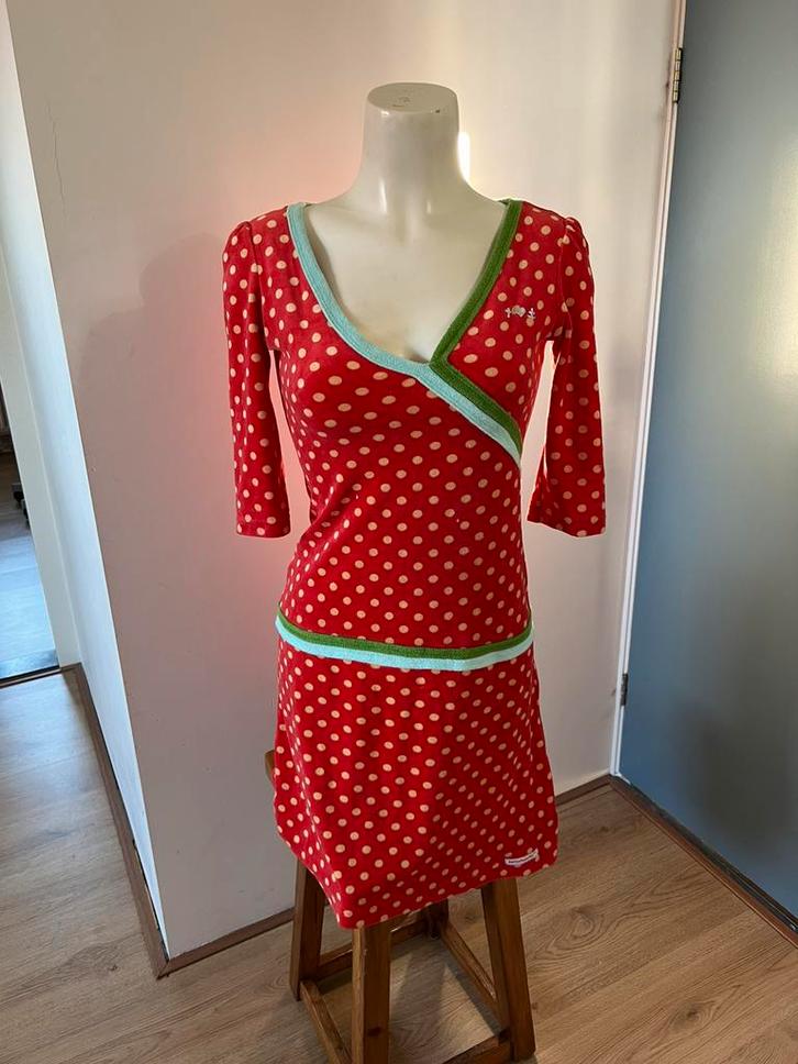 Blutsschwester rood stippen badstof jurkje s, Kleding | Dames, Jurken, Zo goed als nieuw, Maat 38/40 (M), Rood, Knielengte, Ophalen of Verzenden