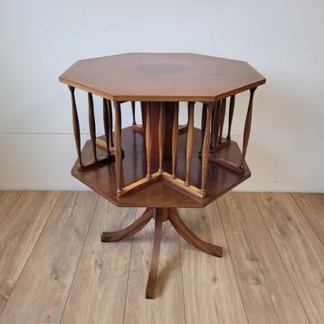 8 hoekige boekenmolen, 70 cm hoog beschikbaar voor biedingen