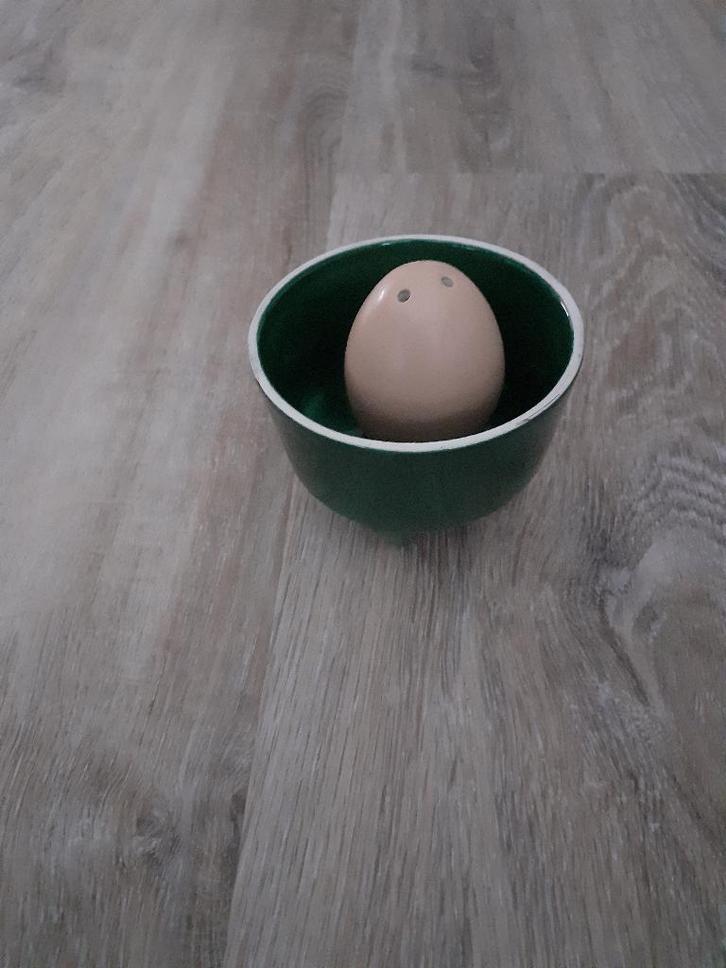 Zoutvaatje eivorm in eierdop, Verzamelen, Overige Verzamelen, Ophalen of Verzenden