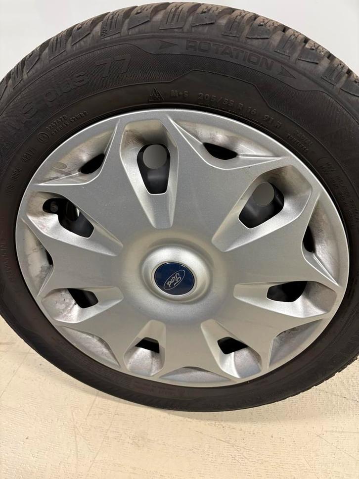 Winterbanden met stalen velg en wieldoppen, Auto diversen, Wieldoppen, Zo goed als nieuw, Ophalen