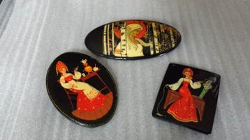 3 Russische BROCHES ~ Afb. SPROOKJE ~ Kinderspeldjes Repro beschikbaar voor biedingen