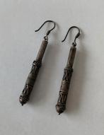 Zilveren langwerpige bewerkte etnische oorbellen: 5 cm lang., Gebruikt, Ophalen of Verzenden, Zilver, Hangers