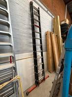 Altrex Uitschuifladder - Perfect voor klussen!, Doe-het-zelf en Verbouw, Ladders en Trappen, Gebruikt, Ophalen of Verzenden, Ladder