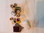 Antieke houten klosjes garen en kant., Hobby en Vrije tijd, Naaien en Fournituren, Ophalen of Verzenden, Gebruikt, Garen of Naald(en)
