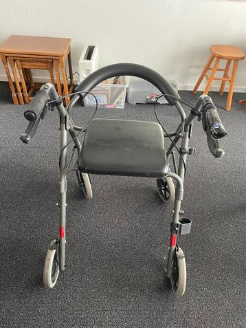 Rollator met zitje inklapbaar en in hoogte verstelbaar beschikbaar voor biedingen