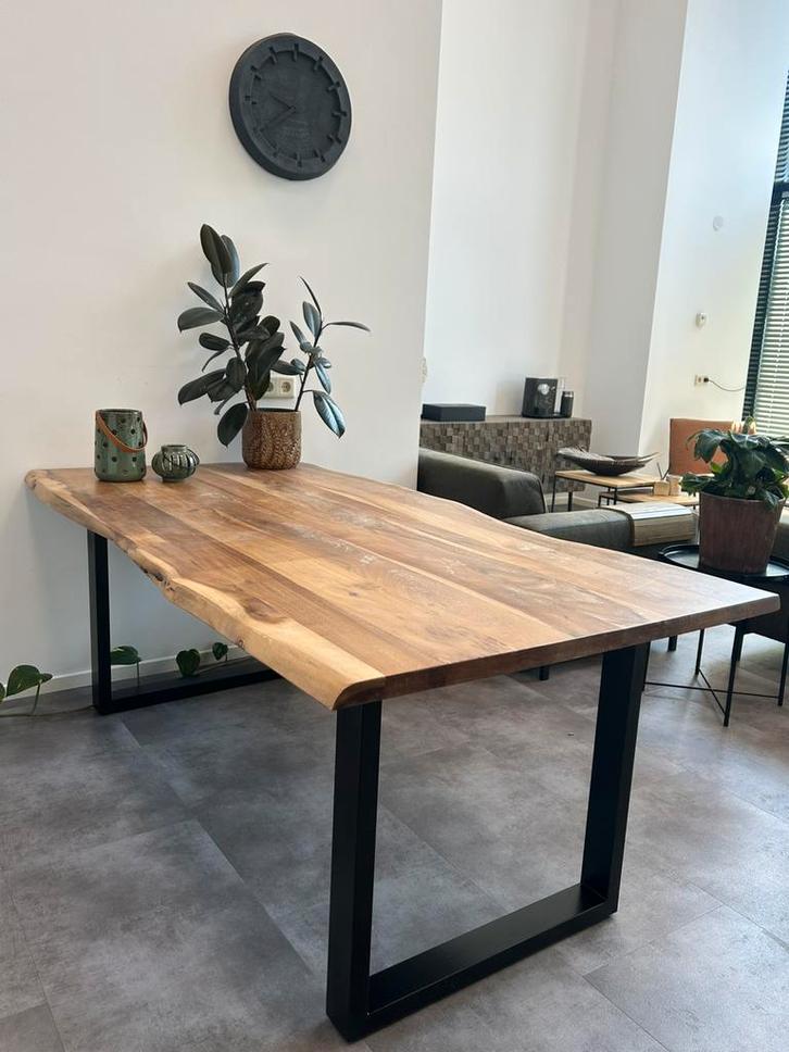 Houten eettafel met stalen poten, Huis en Inrichting, Tafels | Eettafels, Zo goed als nieuw, 50 tot 100 cm, 200 cm of meer, Vijf personen of meer