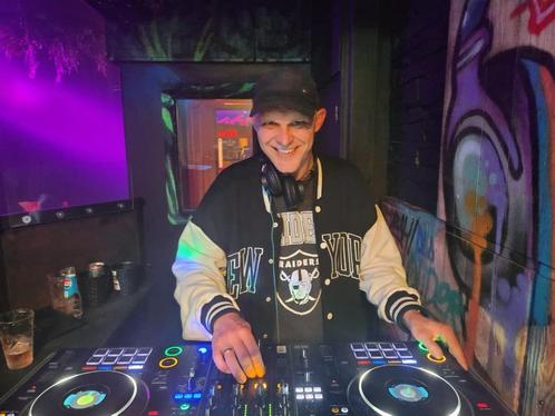DJ nodig? DJ Scarneck staat voor je klaar!, Muziek en Instrumenten, Overige Muziek en Instrumenten, Zo goed als nieuw, Ophalen