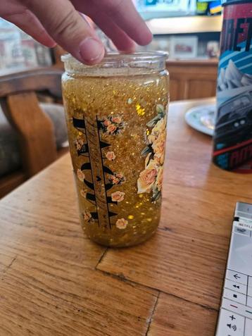 Snowglobe bekers beschikbaar voor biedingen