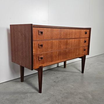Vintage Scandinavisch dressoir beschikbaar voor biedingen