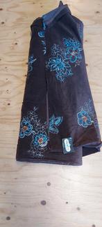 Nieuwe Knipidee Corduroy Stof met Bloemmotief, Bruin, 120 cm of meer, Ophalen of Verzenden, Ribstof