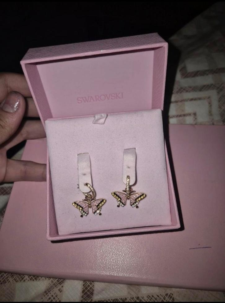 Swarovski Vlinder Oorbellen, Sieraden, Tassen en Uiterlijk, Oorbellen, Zo goed als nieuw, Hangers, Overige materialen, Roze, Met kristal