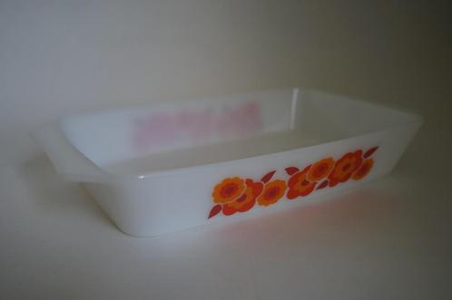 vintage Arcopal - Lotus - Ovenschaal bloemen - Jaren '70, Huis en Inrichting, Keuken | Servies, Gebruikt, Schaal of Schalen, Overige stijlen