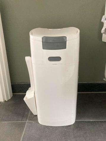 Kattenbak prullenbak beschikbaar voor biedingen