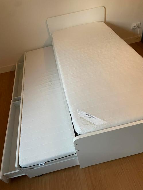 Uitschuifbaar bed met twee matrassen en laden bergruimte, Huis en Inrichting, Slaapkamer | Bedden, Gebruikt, Tweepersoons, 90 cm