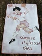Vintage aardewerk tegel hhc dames handbal, Verzenden