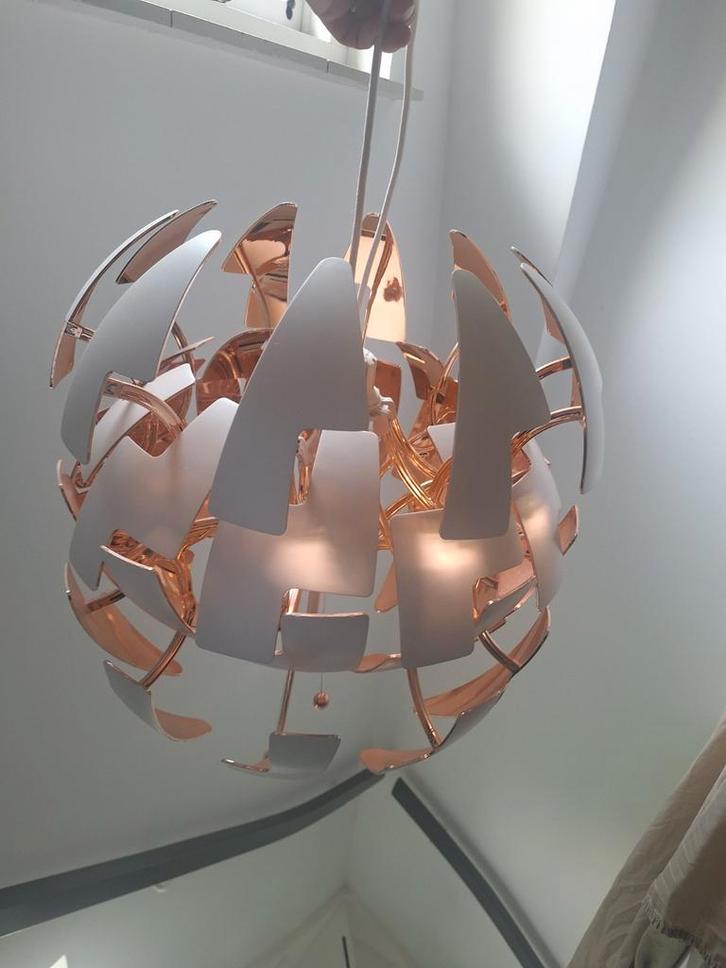 Ikea PS Lamp - Stijlvol Design, Huis en Inrichting, Lampen | Hanglampen, Zo goed als nieuw, 50 tot 75 cm, Kunststof, Metaal, Ophalen of Verzenden