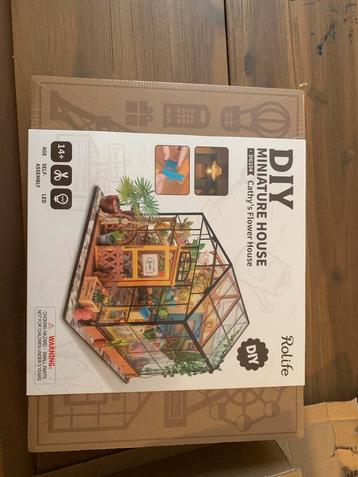 Rolife Cathy's Flower House DIY Miniatuur Huis beschikbaar voor biedingen