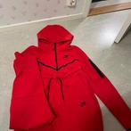 Rode Nike Tech Fleece Pak - Maat M - Nieuw!, Kleding | Dames, Nike, Nieuw, Pak, Ophalen