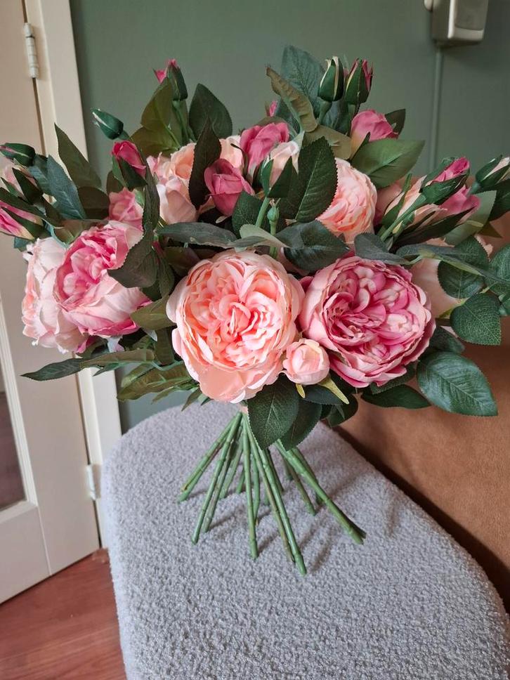 Zijden rozen boeket - 22 stuks, Huis en Inrichting, Woonaccessoires | Kunstplanten en Kunstbloemen, Zo goed als nieuw, Binnen